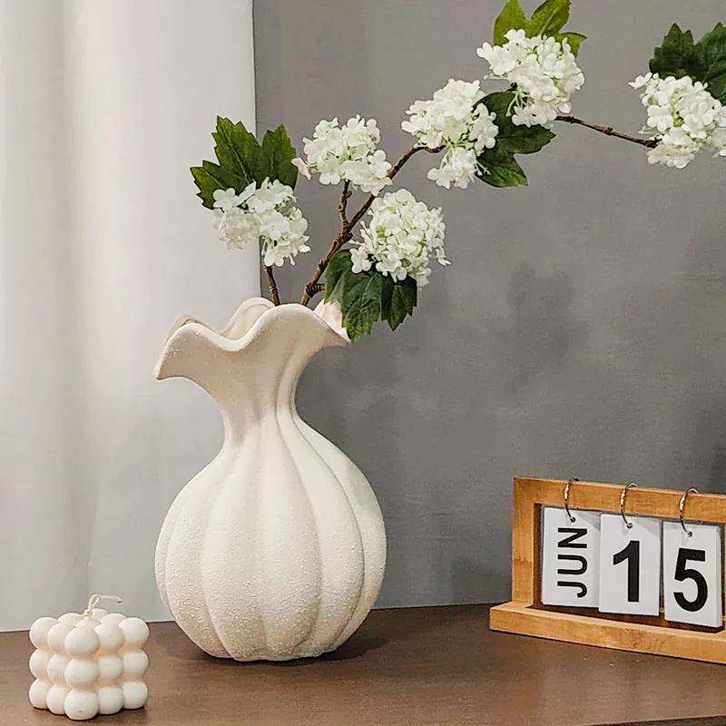 Naravna sodobna keramična vaza